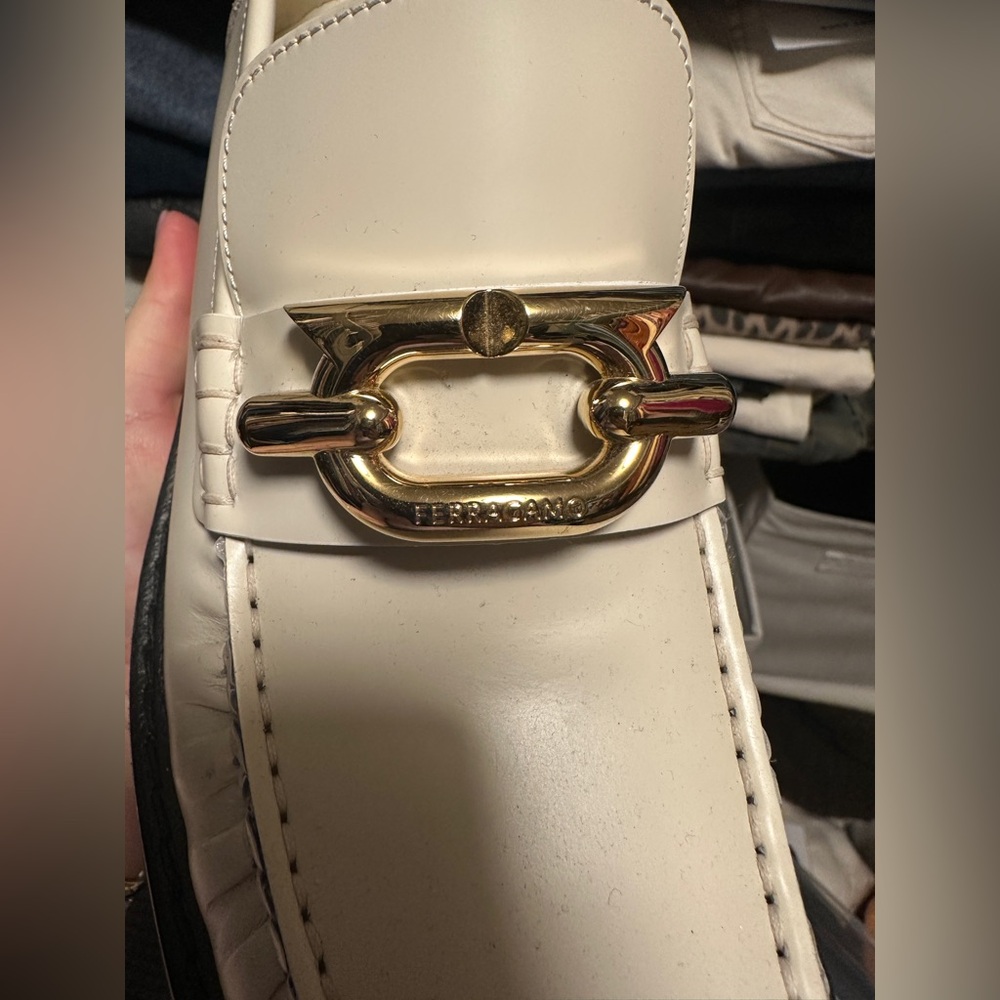 Ferragamo Loafers NWOT - Picture 4 of 6
